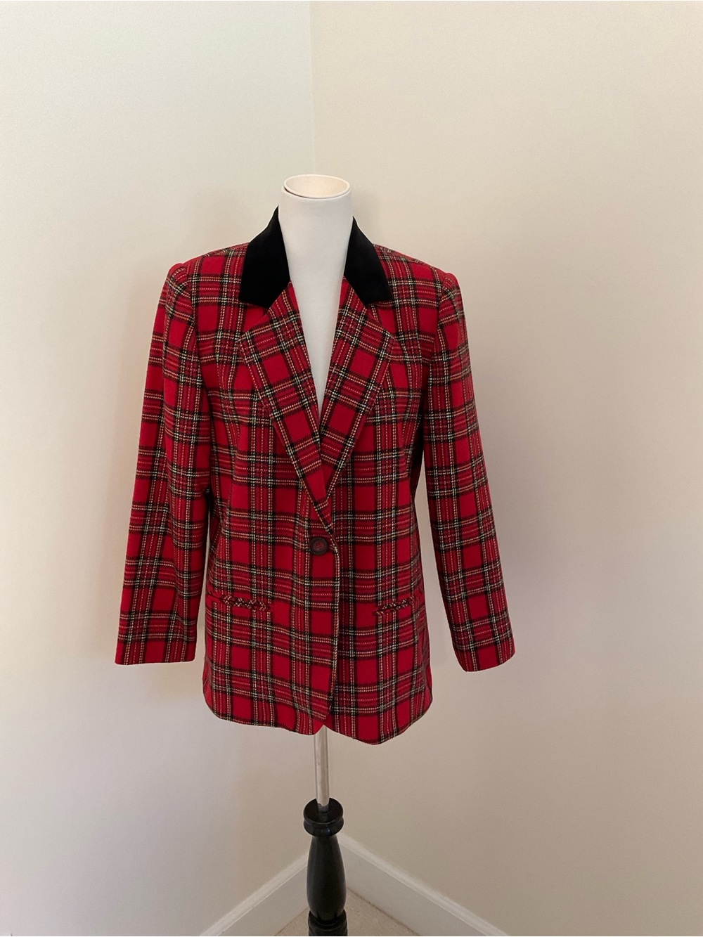 Sag Harbor Red and Black Plaid Blazer Jacket with Black Velvet Collar